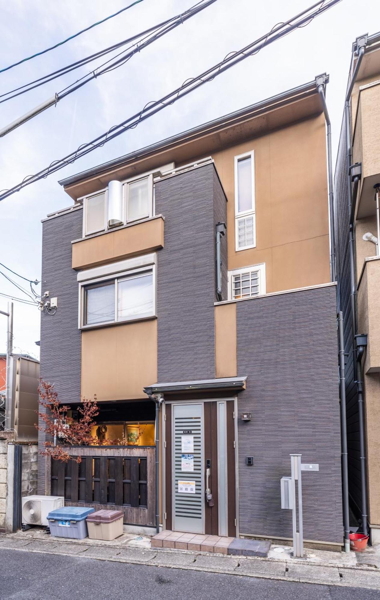 Muji Arashiyama 無時嵐1階2階賃貸し 駅まで徒歩2分 アパート *